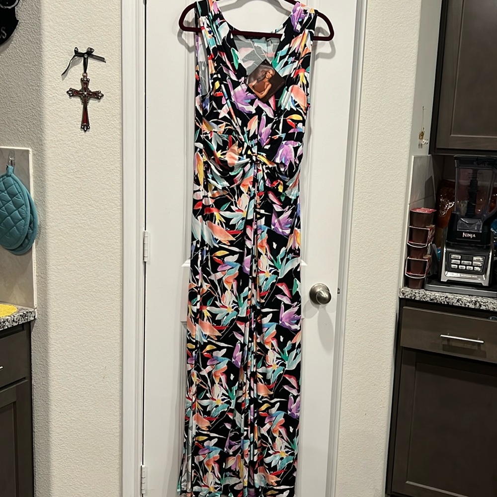 NWT. Ladies Maxi dress by IMAN. Tropical floral print, many colors. Size Large.